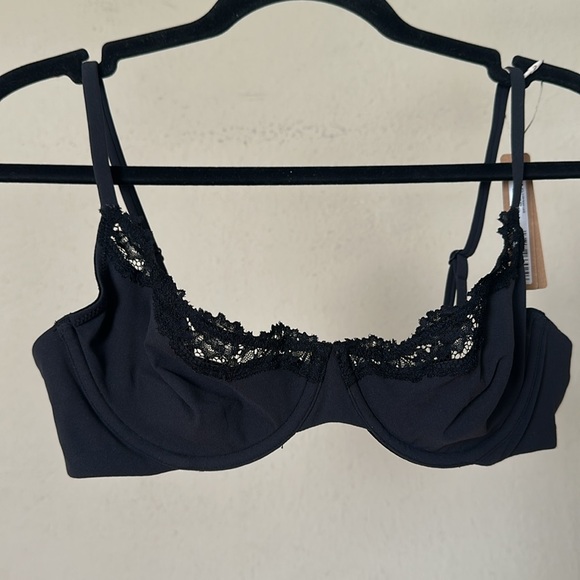 Skims Fits Everybody unlined underwire Lace Scoop Bra Onyx Black NWT 32D - Picture 2 of 8